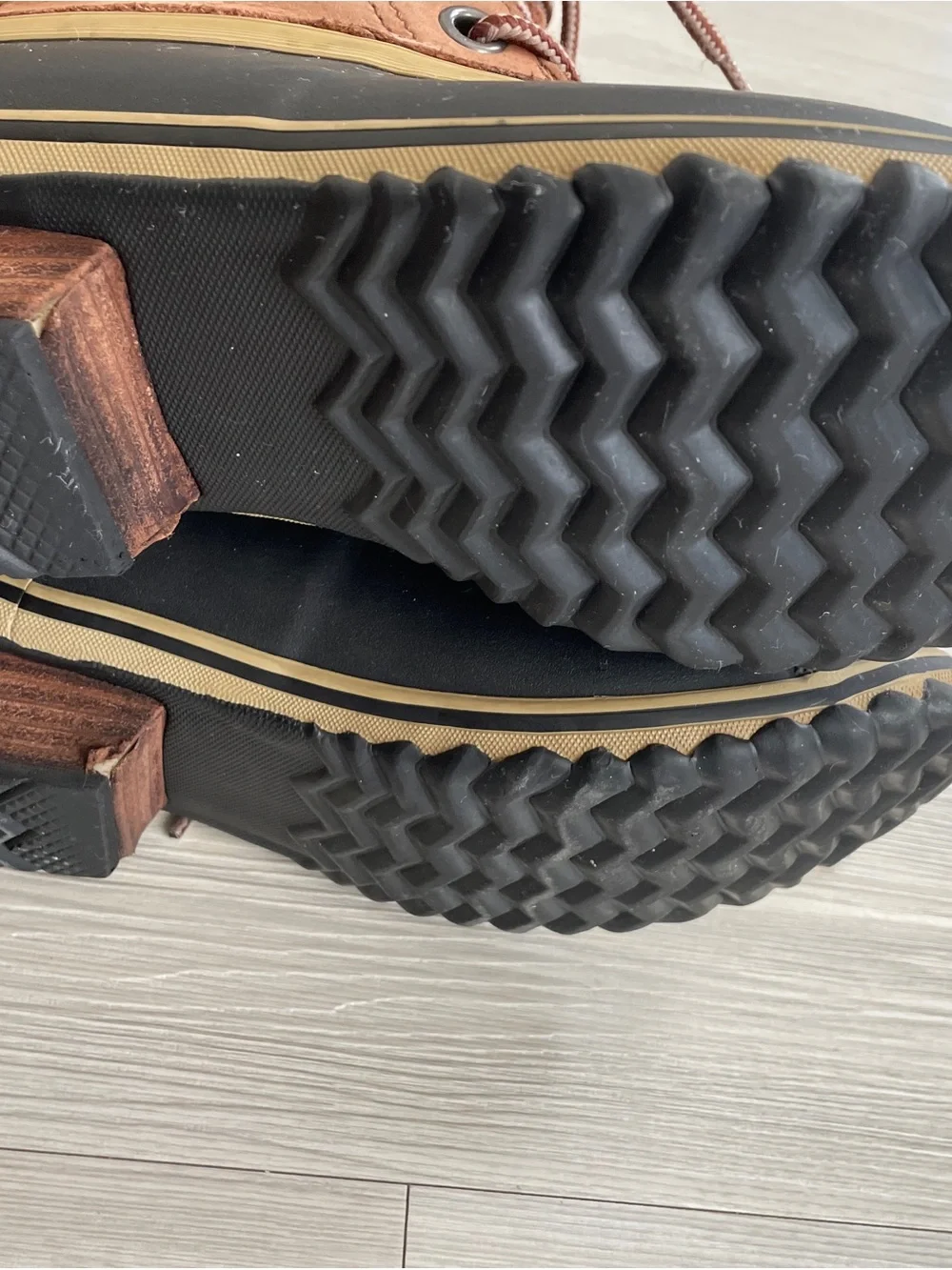 Waterproof Sorel Brown and Black Winter Boots - Cozy Lace-Up Snow Shoes